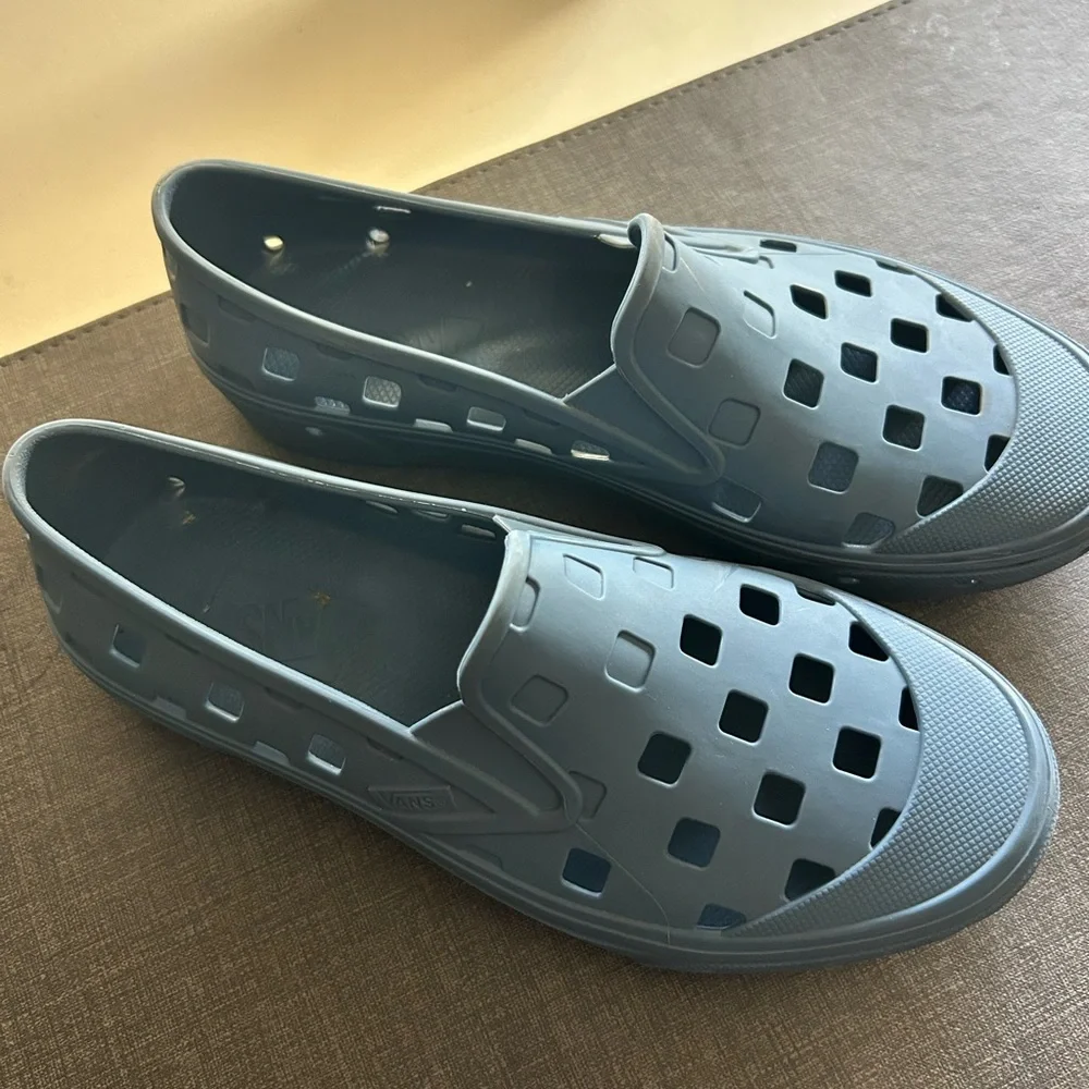 Vans Slip-On Trek shoes in pewter blue/gray size 5 boys/men - Picture 1 of 5